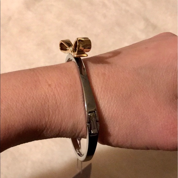 kate spade♠️ Large Bow Silver/Gold Hinge Bangle - Picture 5 of 8